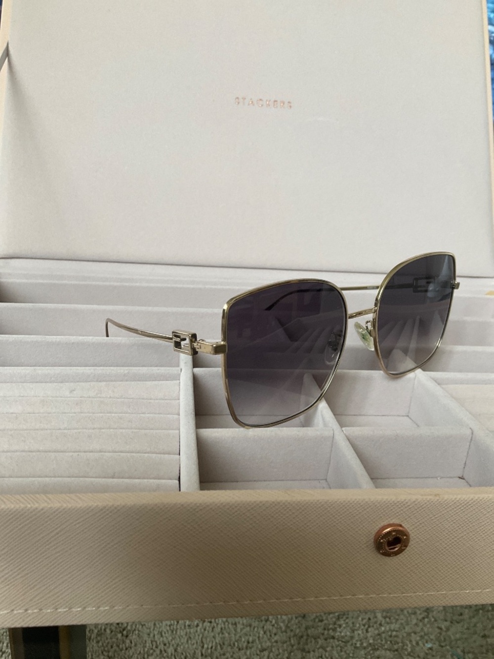 Fendi Women's Sunglasses - Gradient Lens Full Rim Gold Square Frame - Picture 2 of 8